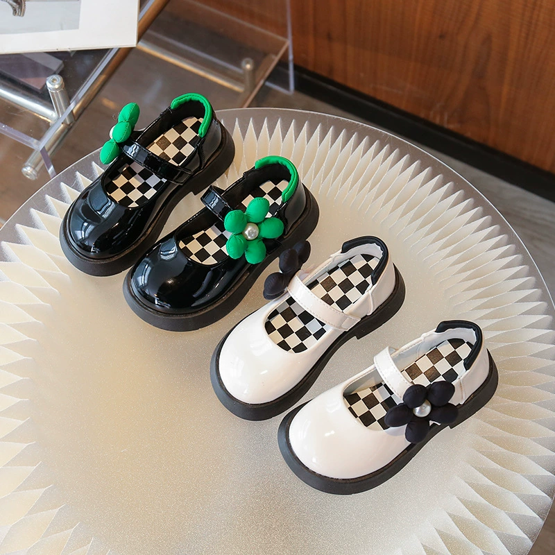 Детские кожаные туфли для девочек, лето 2025, популярная цветочная мода, мягкая нескользящая подошва, туфли принцессы, белые, для выступлений на кампусе