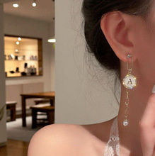 高级小众设计感显年轻耳饰耳环新款爆款耳坠ab不对称字母圆圈气质