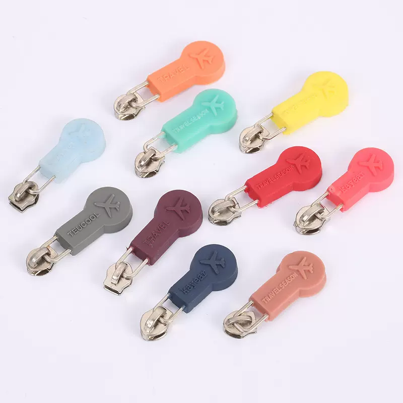 厂家直供现货5号飞机标PVC滴塑软胶拉链头双面拉链头批发可定LOGO