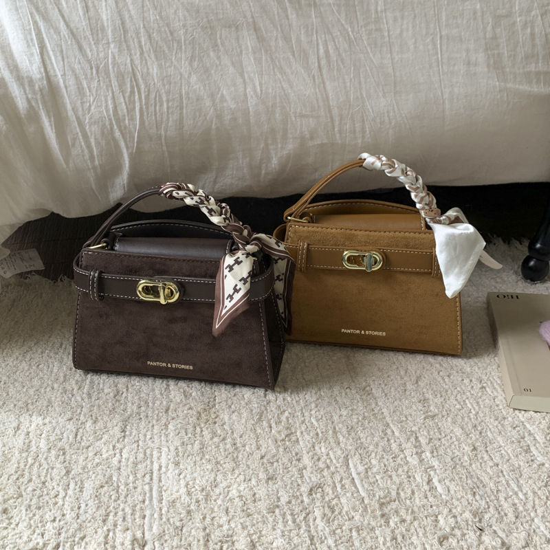 High-End Retro Style Small Square Bag 2025 New Niche Design Work Commuting Portable Shoulder Bag