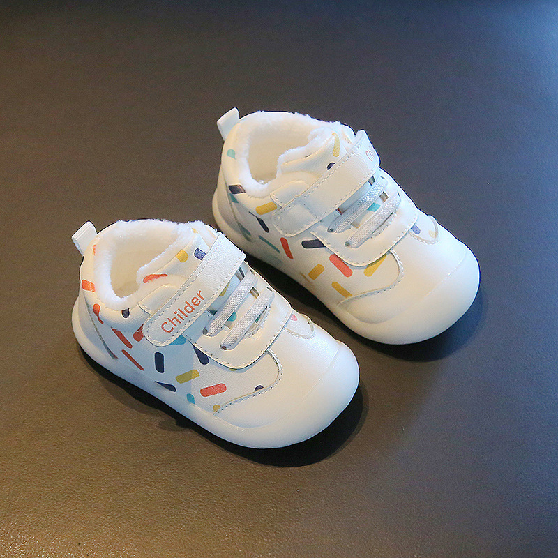 Zapatos para niños 2023 zapatos de bebé de estilo coreano de invierno zapatos de niño de fondo suave con forro polar Velcro niños y niñas zapatos de bebé dos zapatos de algodón