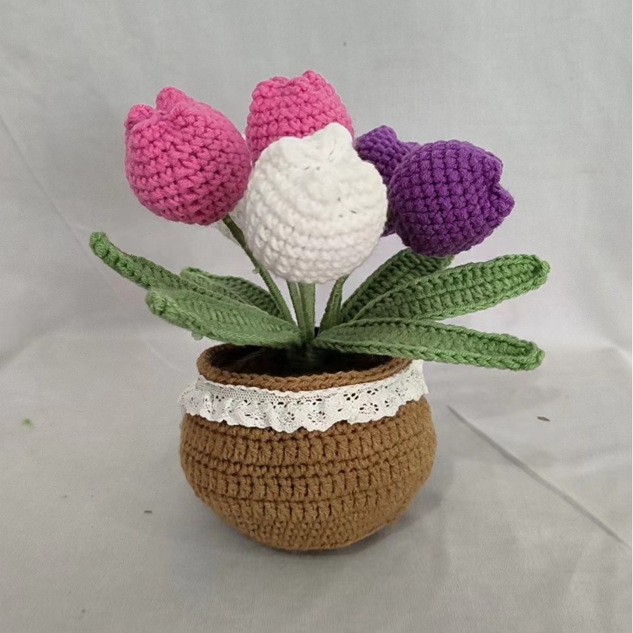 Productos terminados al por mayor transfronterizos gancho de lana artesanal tulipas en maceta regalos de mano del día de la madre lana de punto flores de imitación image 2