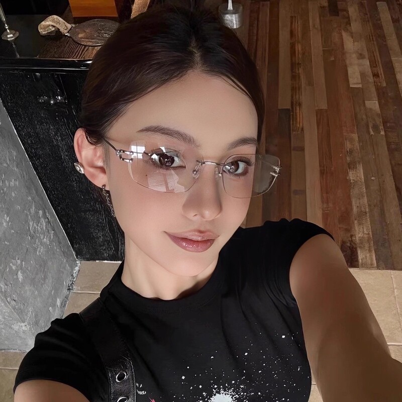 High-End Frameless Glasses for Women, Slimming Effect, Large Frame, Natural Look, Non-Prescription Lenses, Gold Wire Frame, Can Be Customized with Prescription Lenses High-End Frameless Glasses for Women, Slimming Effect, Large Frame, Natural Look, Non-Prescription Lenses, Gold Wire Frame, Can Be Customized with Prescription Lenses