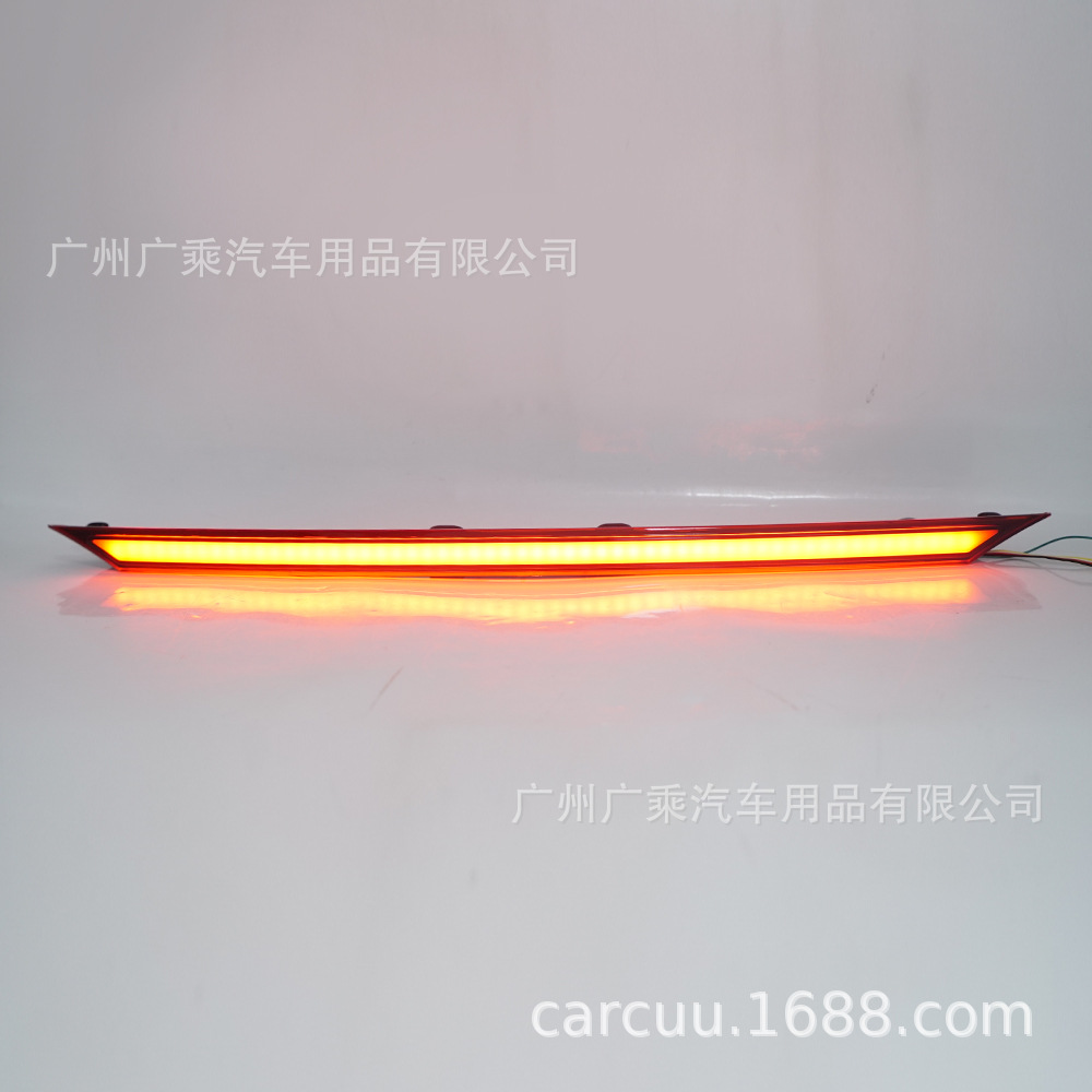 Aplicable a 18-21 Toyota CAMRY a través de la luz ocho generación CAMRY trasero tronco a través de la luz CAMRY