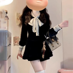 2025新型の小香赫本風の黒いベロアのスーツのスカートの子供の春秋の高級感の気質は腰のスカートを収めます。