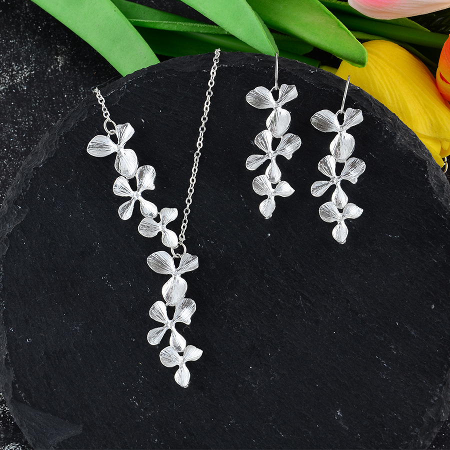 European and American Fashion Retro Tassel Flower Earrings Necklace Women's Niche Light Luxury Long Elegant and Expensive Pendant Jewelry