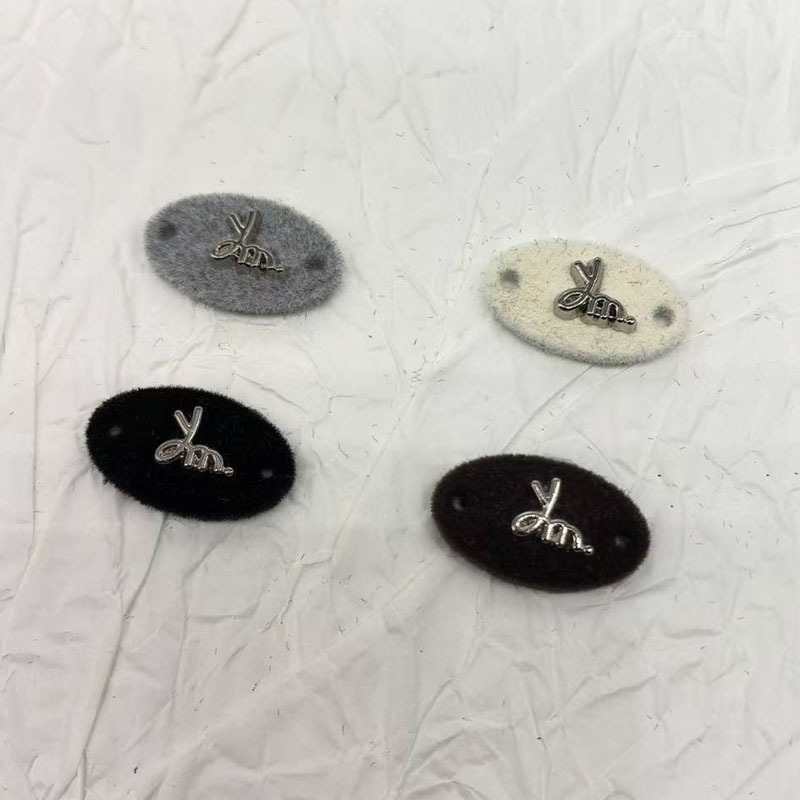 植绒米卡龙彩色 合金 有眼 纽扣 标牌字母椭圆扣针织衣 标吊|undefined