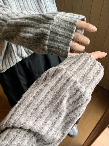 Light Gray Knit Long-Sleeve T-Shirt for Men - Spring and Autumn Season Cleanfit Base Shirt - Relaxed Style High-end Crew Neck Sweatshirt