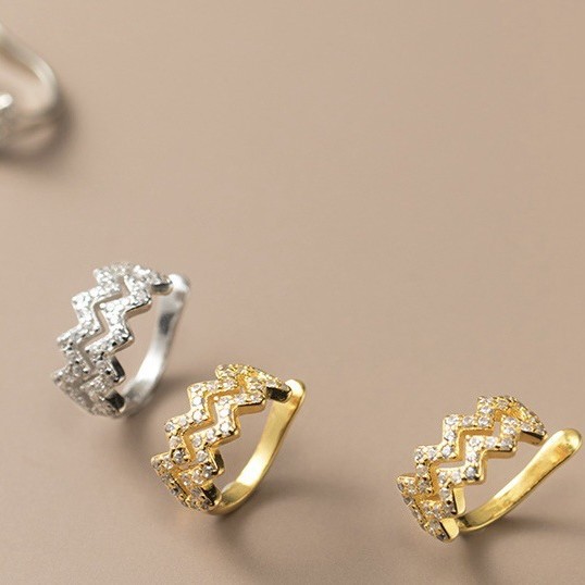 S925 plata de ley, diamantes completos, pinzas para las orejas onduladas, moda femenina, líneas de lujo, pinzas para las orejas, pendientes sin orejas