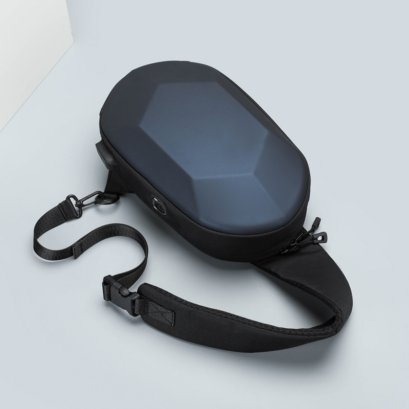 Zaino di ricarica USB per moto da uomo, guscio rigido antispruzzo, borsa sul petto obliqua a cavallo, piccolo zaino da pendolarismo_voghion.com