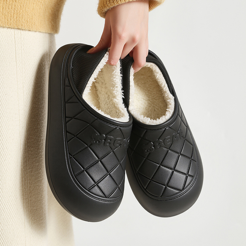 Nuevas zapatillas de algodón impermeable de invierno para mujeres en el hogar bolsa de peluche antideslizante doméstica tacones zapatos de algodón de fondo grueso para hombres al por mayor invierno