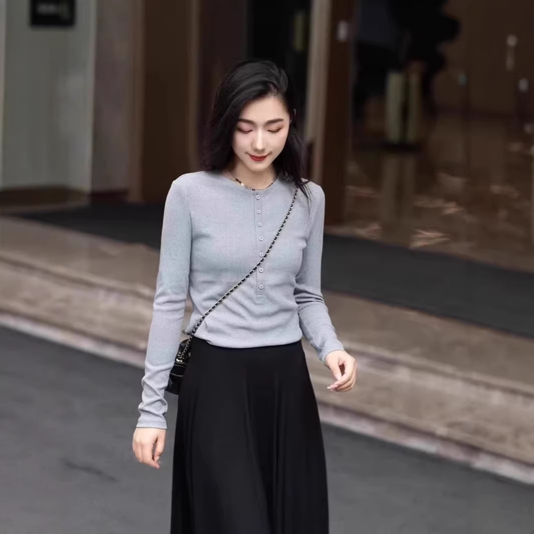 Áo thun nữ cổ tròn tay dài basic form ôm nhẹ — đen chi tiết 2