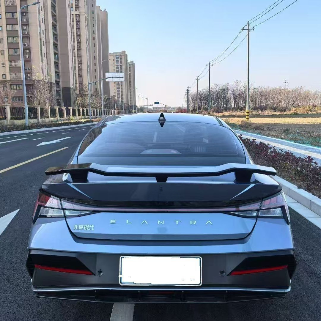 New Hot-Selling Universal Car No-Drill Rear Wing for Hatchbacks and Sedans, Gt Carbon Fiber Color Aircraft-Style Rear Wing Spoiler