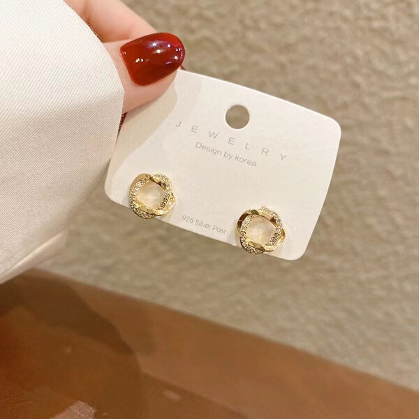 Retro small sophisticated elegant earrings