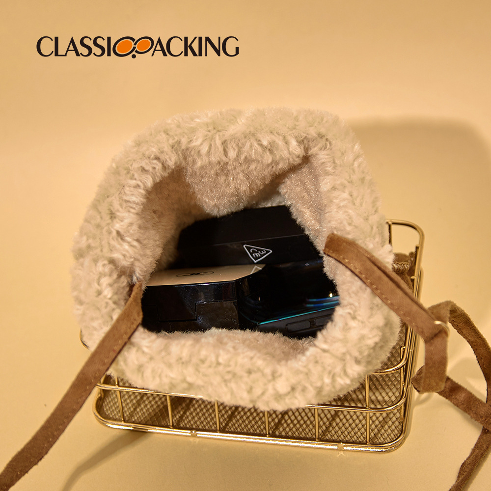 2025 versión coreana de la bolsa de teléfono móvil de color sólido simple empalme material de lana de cordero bolso de mensajero de un solo hombro bolso de lana de otoño e invierno