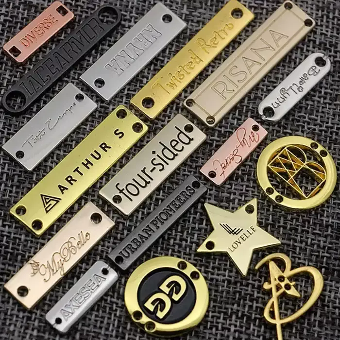 锌合金打孔金属标牌服装帽子金属 logo标牌制作腐蚀合金标牌