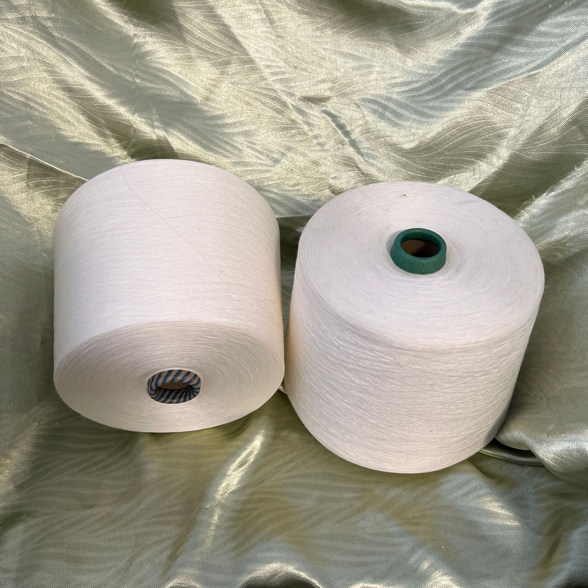 紧密赛络纺竹纤维棉纱 B70/JC30 32支 袜子用纱 精梳竹棉混纺纱
