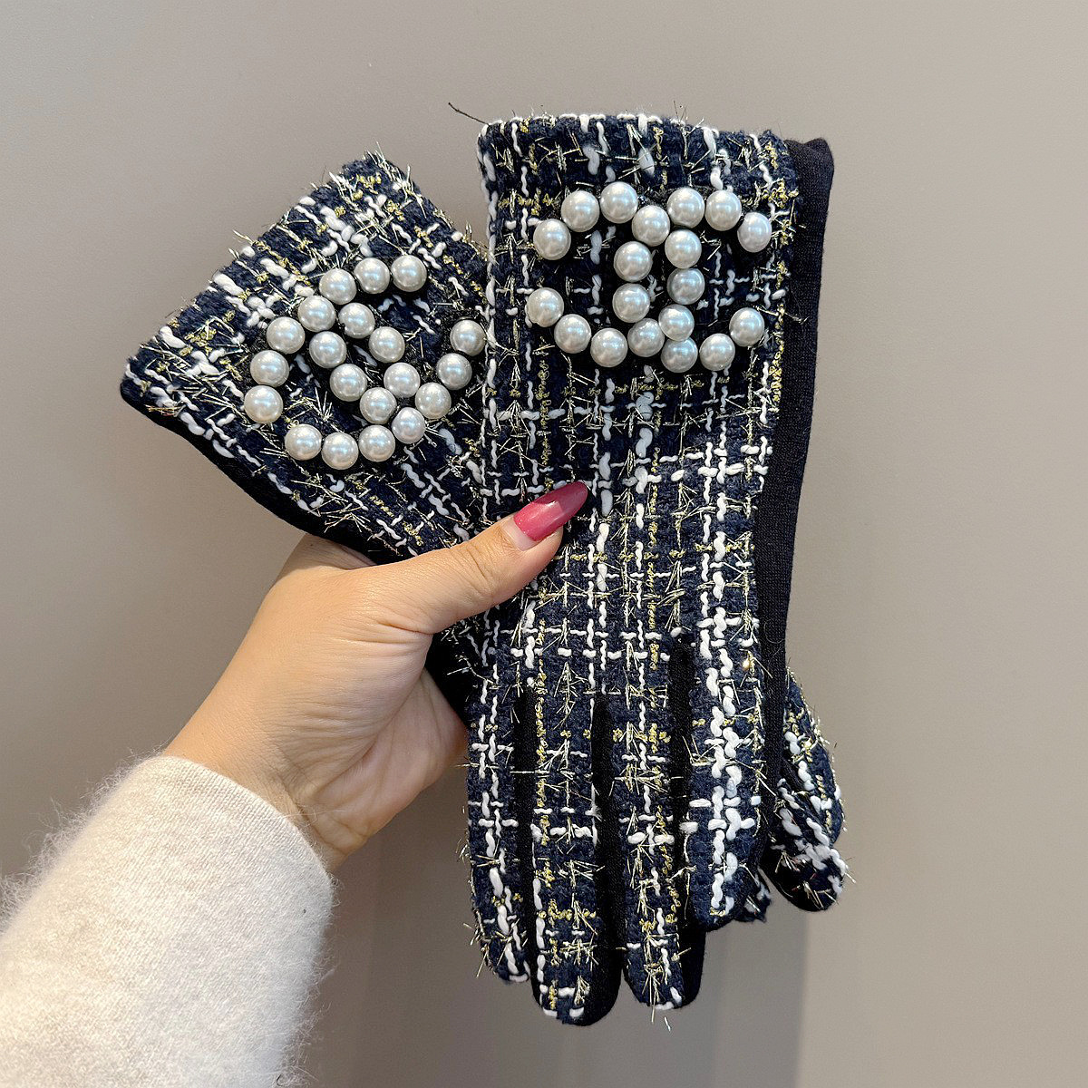 Women's Small Fragrant Pearl Gloves for Autumn and Winter, Fleece-Lined, Warm, Touch Screen, Cold-Proof, Driving and Cycling, Fashionable and Versatile New Style
