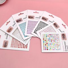 アイメイクアクセサリー化粧顔真珠化粧子供の舞台に顔をくっつけて目尻をくっつけます。