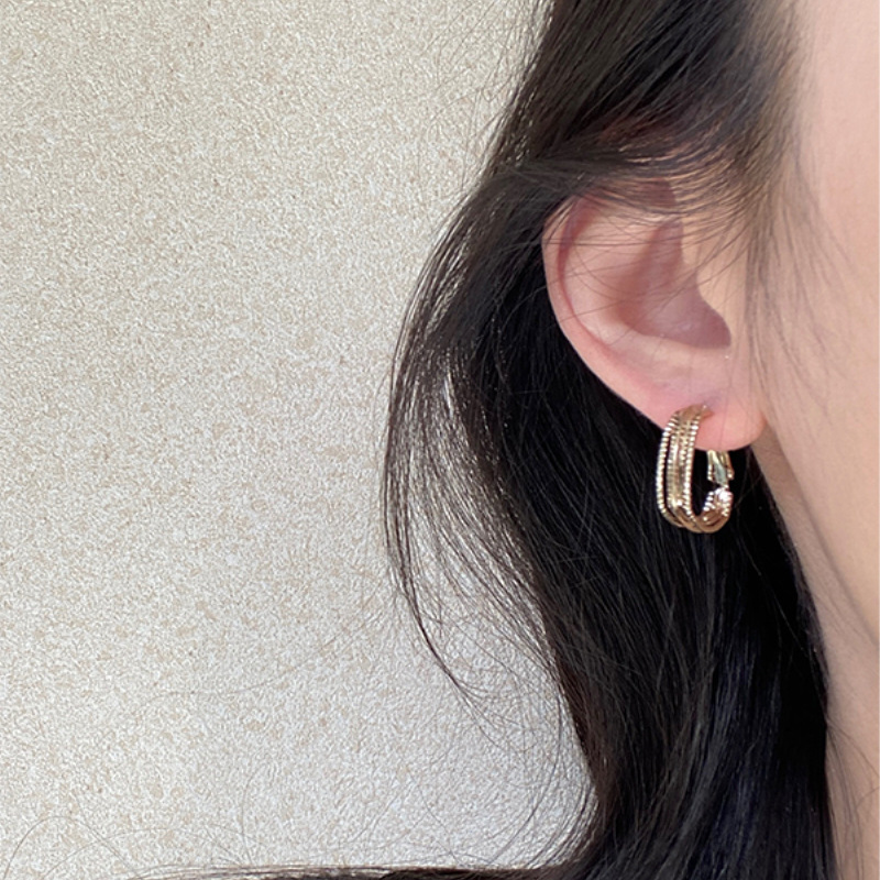 Unique Niche Retro Coffee Gold Earrings with a High-End Feel, Versatile Design, Stylish Commuter Earrings, Ear Studs, Hoop Earrings