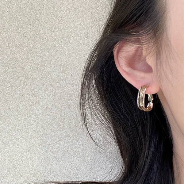 Unique Niche Retro Coffee Gold Earrings with a High-End Feel, Versatile Design, Stylish Commuter Earrings, Ear Studs, Hoop Earrings
