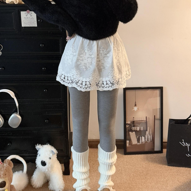 Plus-Size French Layered Hip-Covering Skirt, Early Spring New High-Waisted Pure Lace A-Line Short Skirt for Women