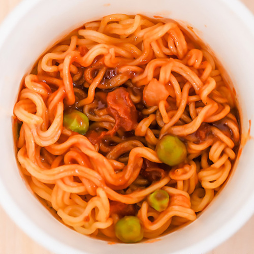 Papi Sauce recommends Nissin pasta noodles non-fried instant meat sauce cheese pasta instant noodles dry noodles whole box