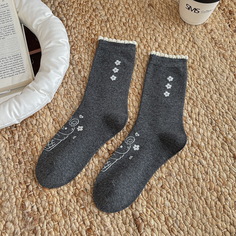 Calcetines coreanos con encaje gris, flores y conejo bordado, diseño vintage y encantador.