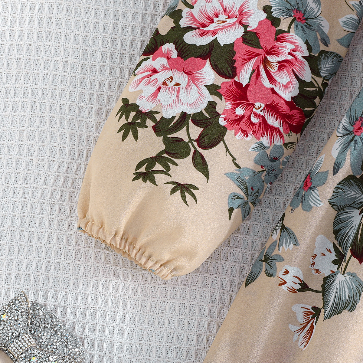 2024 Sommer neues zweiteiliges Set mit Blumendruck für Mädchen und Kinder mit langen Ärmeln und Gürtel_voghion.com