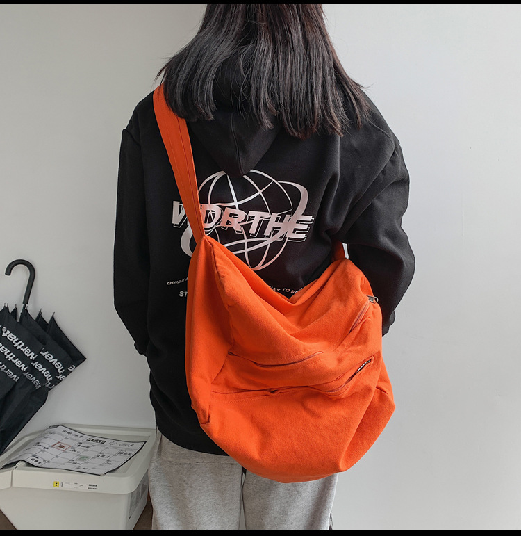 Canvas Retro Shoulder Casual Simple Large-capacity Student Messenger Bag34*26*24cm display picture 1