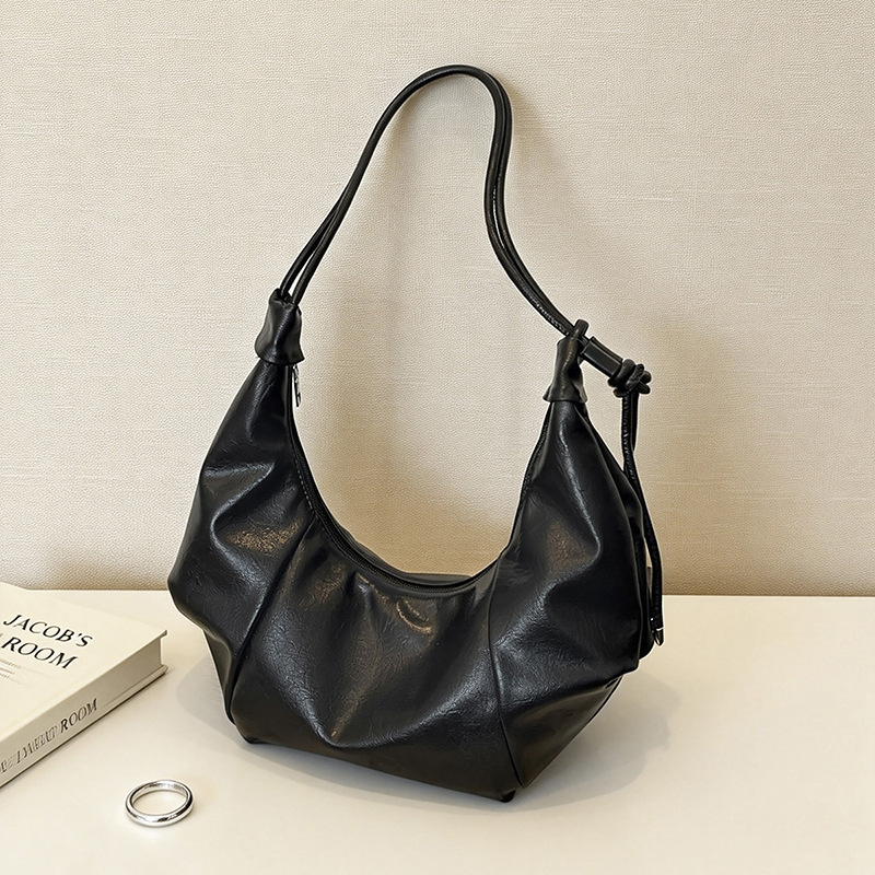 Personalized Croissant Bag with European and American Fashion Rivet Design, Cute Crescent-Shaped Bag for Girls, Pleated Cloud Crossbody Bag
