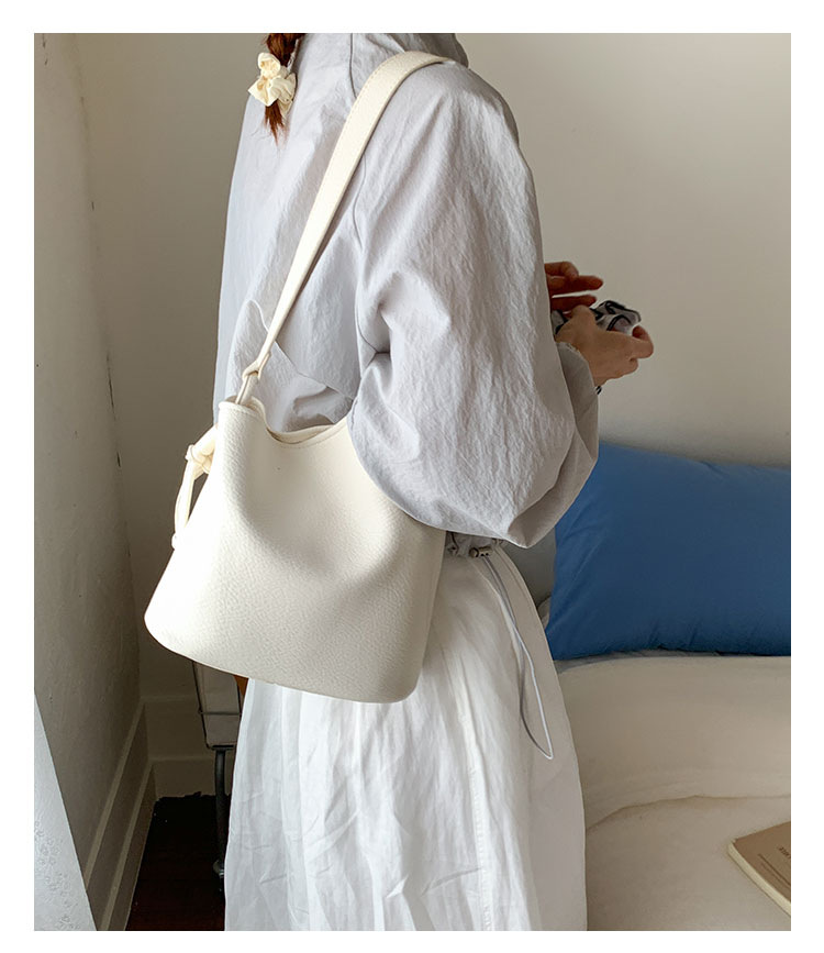 Fashionable and simple commuter small bag for women 2025 new summer versatile single-shoulder underarm bag, popular crossbody bucket bag undefined
