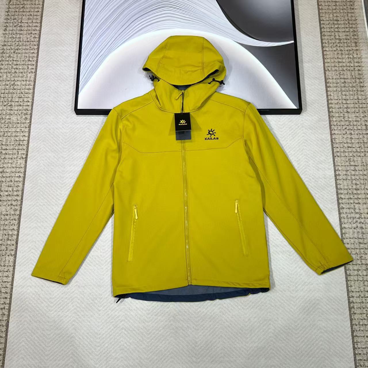 Veste softshell à capuche brodée kaila pour couple extérieur_voghion.com