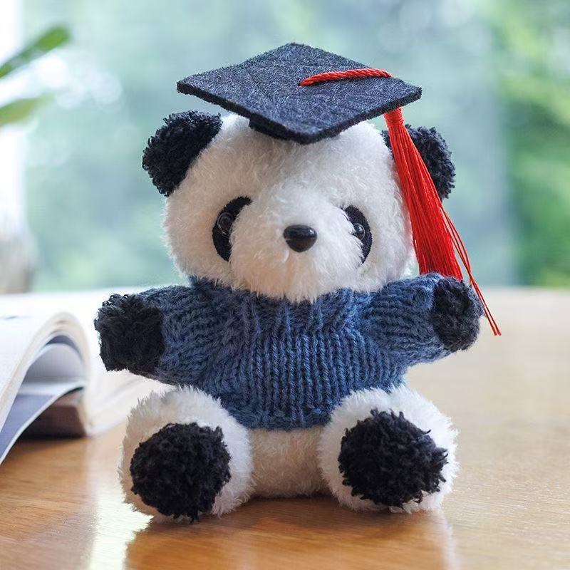 Cute panda gigante muñeca colgante logotipo impreso regalo de graduación sombrero médico panda muñeca evento regalo de promoción