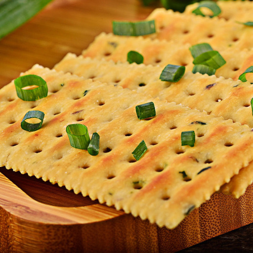 14 packs of Scallion Soda Crackers / 500g Scallion Flavor Soda Crackers as a snack, bulk wholesale, one piece shipping