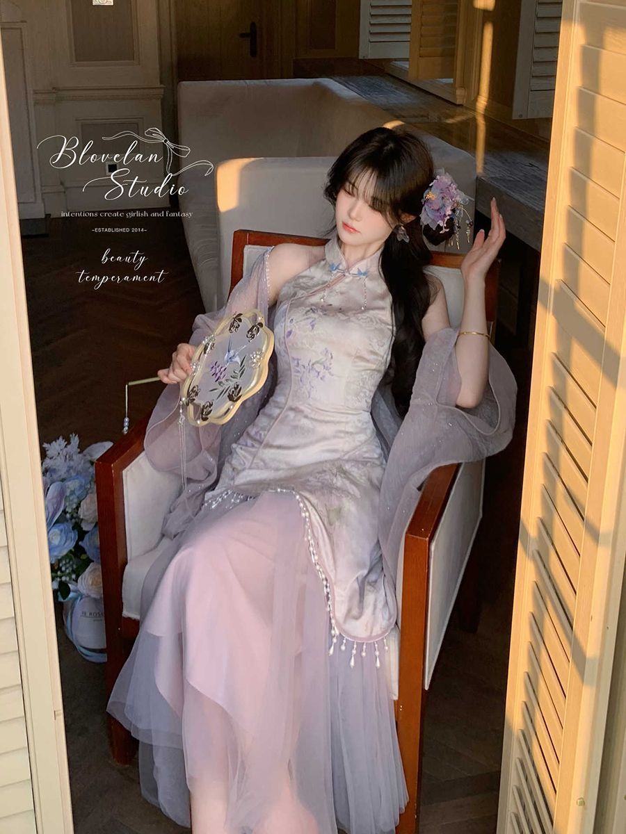 霜瓷逸影新中式挂脖水滴领印花显白收腰开叉旗袍裙女新款连衣裙子
