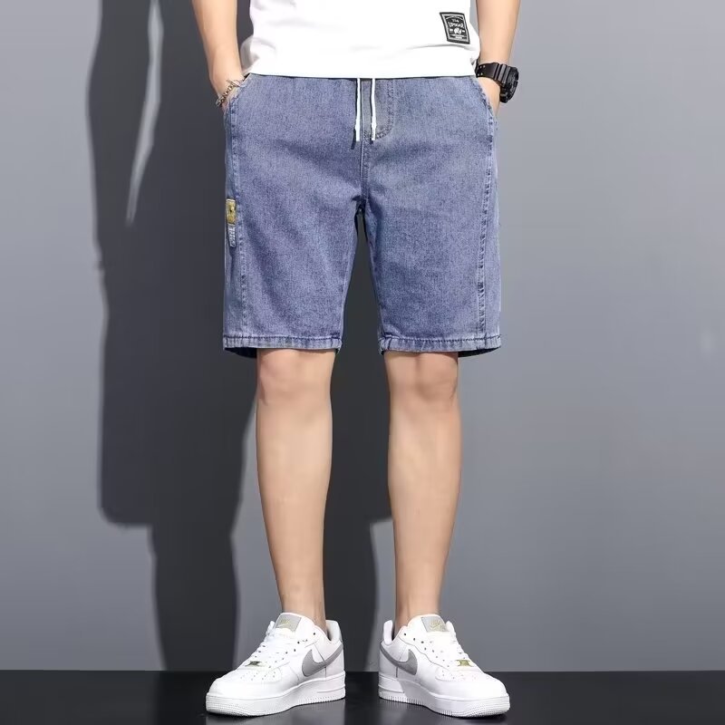 Pantalones cortos de mezclilla de cinco puntos de estilo fino de verano para hombres, pantalones de marca de moda casuales delgados, pantalones de 5 puntos para hombres