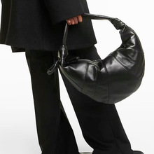2024新款黑色包包女时尚饺子包月牙斜挎包小众高级感单肩包牛角包