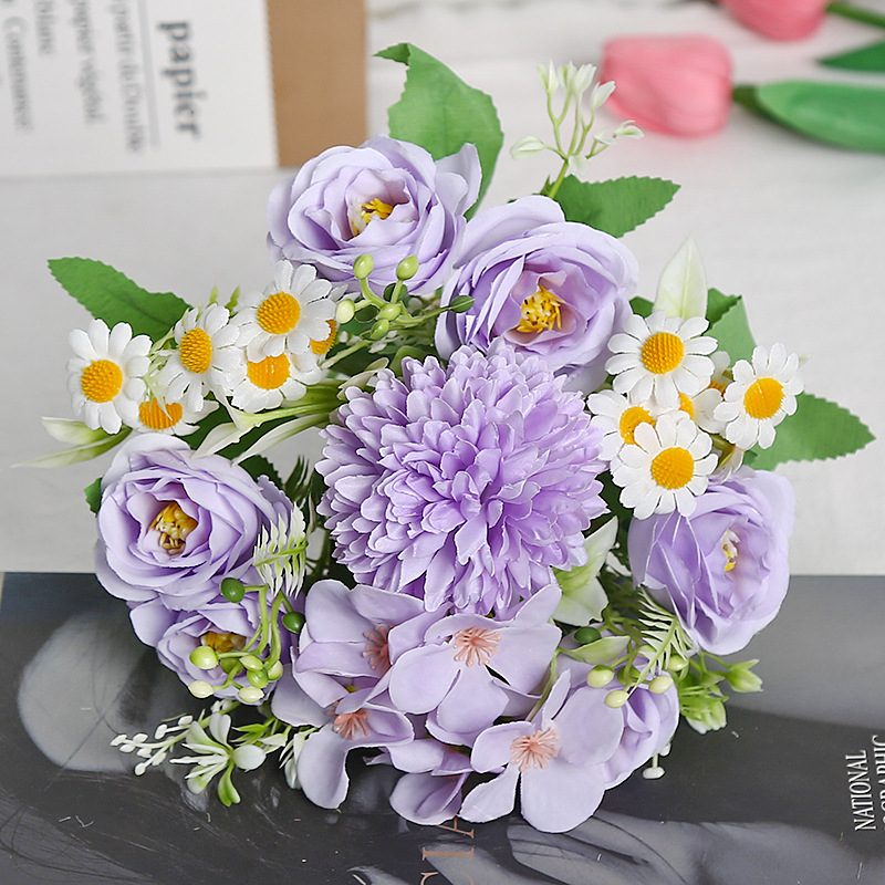 보라색 새 공주 장미 조합