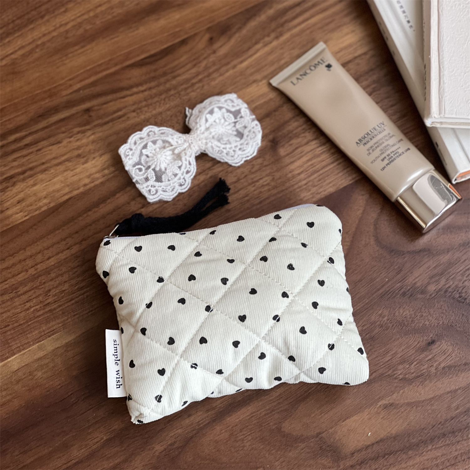 30g Weight Canvas Lining Material Zipper Closure Type / Strap Type Cosmetic Bag Bags Type Holiday, Daily Occasion Corduroy Material Heart Shape, Flower Pattern All Seasons Season Women's Gender Classic Style Style Square Shape Classic Style Heart Shape Flower Corduroy Square Makeup Bags 19