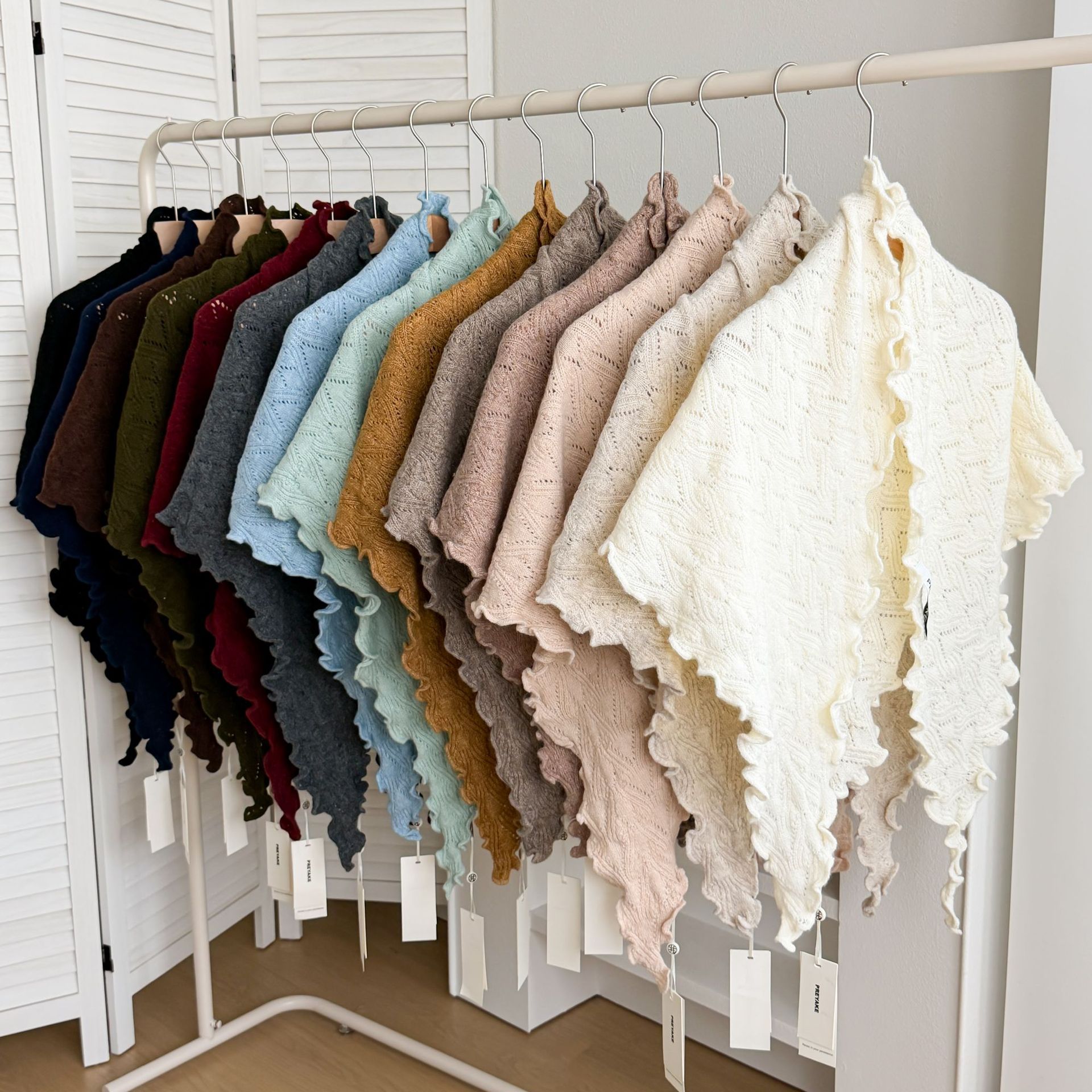 Korean-style autumn and winter scarf, light luxury and high-end feel, knitted wool triangle scarf, shawl for women, solid color