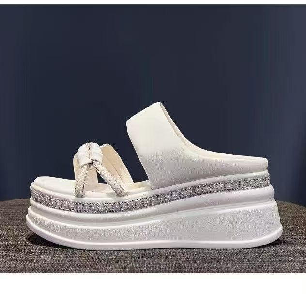 Zapatillas de fondo grueso de diamante para mujeres 2026 nuevo estilo de verano, ropa de moda, zapatillas de fondo suave de muffin de tacón alto romanas image 3