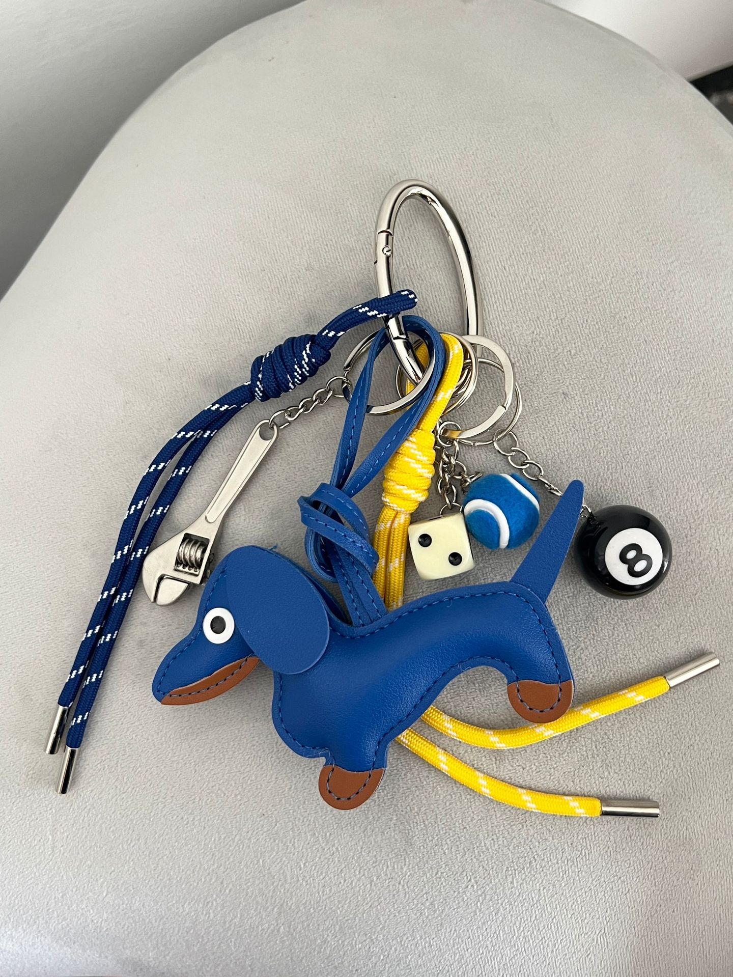 파란색 개 렌치 주사위 모델