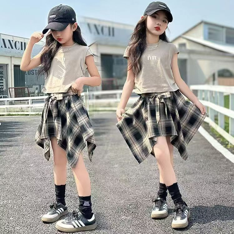 Vestido de verano para niñas, falda a cuadros, traje de manga corta 2025, nueva camiseta de estilo occidental para niños, falda de moda, traje de dos piezas de moda