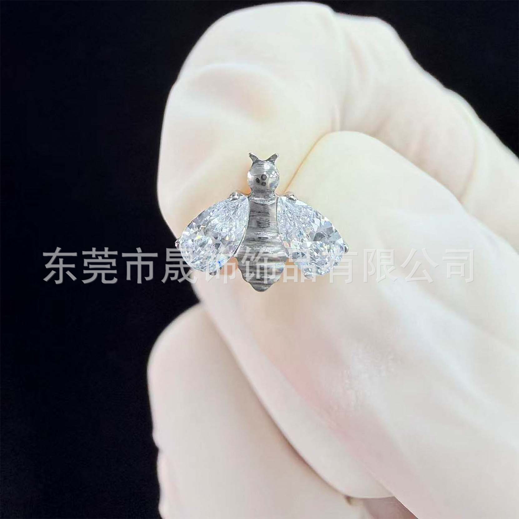 Titanium Alloy Ear Stud F136蜜蜂 Studded Cubic Zirconia Ear Stud G23 Titanium Helix Cartilage Stud Ear 饰