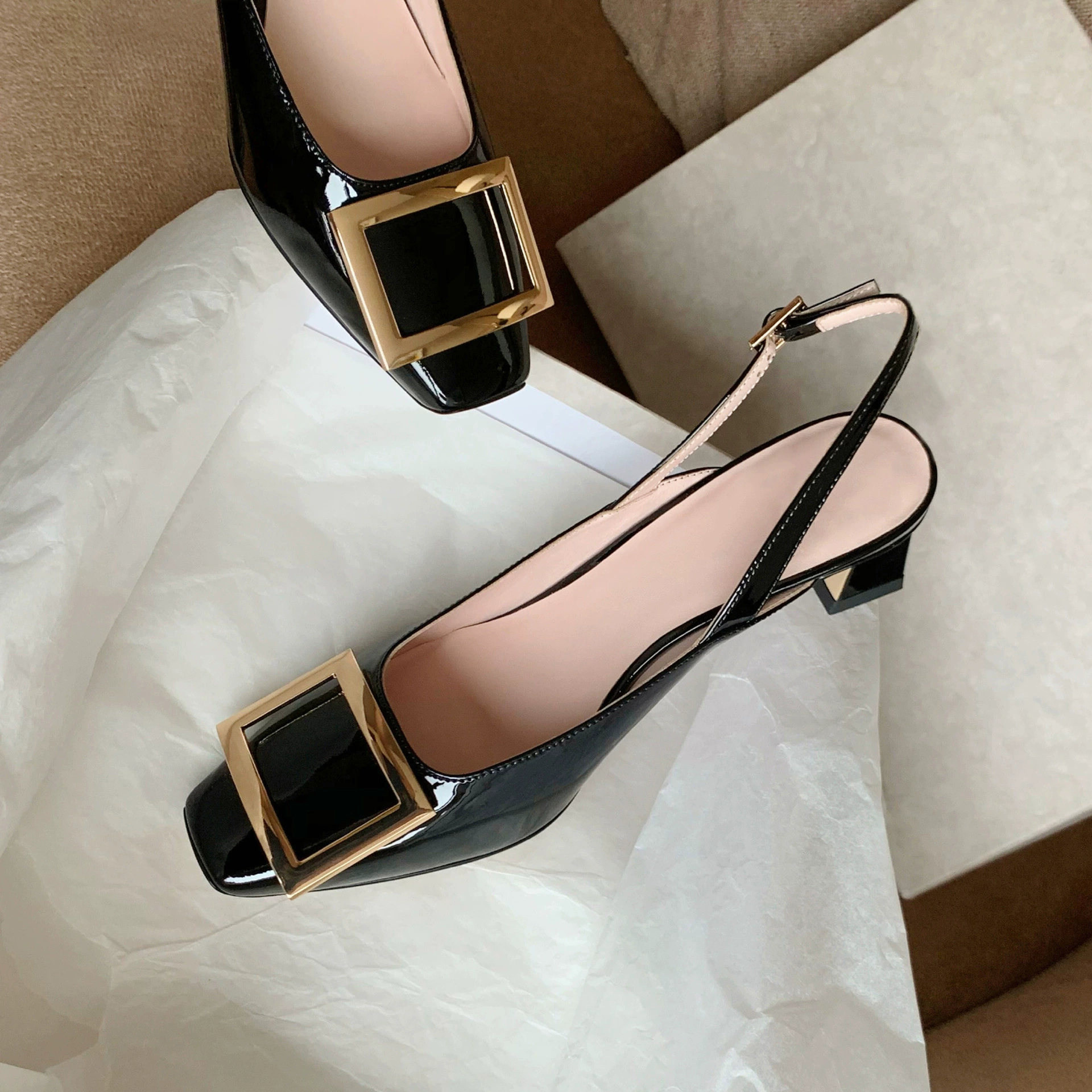 Версия из овчины ~ 2022, новый стиль, универсальные сандалии Baotou с квадратной пряжкой и маленьким квадратным носком на толстом каблуке для женщин, летние туфли на высоком каблуке из натуральной кожи