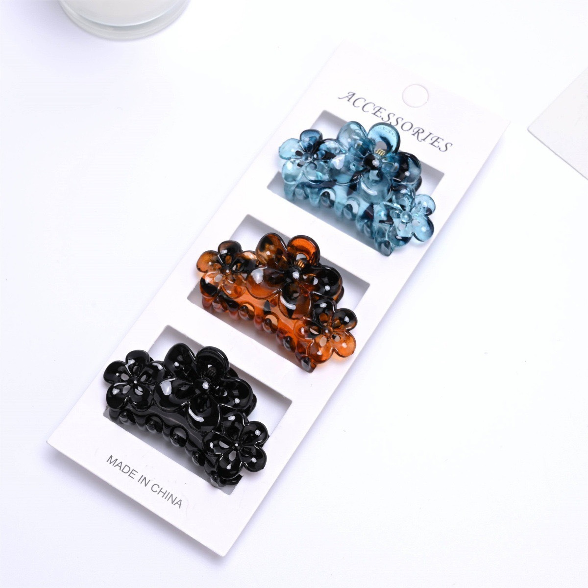 Flores de ciruela, clip de cabello medio, clip de cabello esmerilado negro, tres flores detrás de la cabeza, clip de cabello 5.5CM