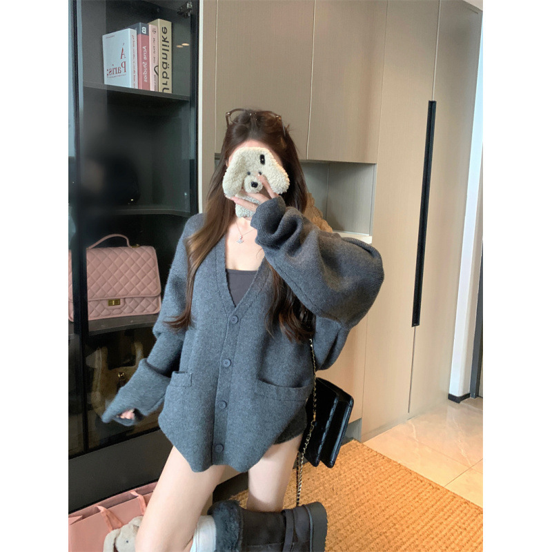 2025 New Autumn and Winter Large V-Neck Silhouette Sweater Jacket Knitted Cardigan 2025 New Autumn and Winter Large V-Neck Silhouette Sweater Jacket Knitted Cardigan