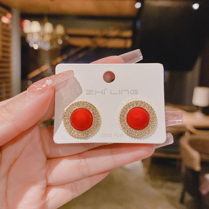 Elegant retro earrings