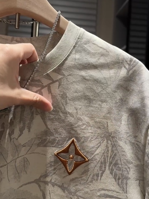 トレンディなブランド半袖メンズ 2025 夏の新しいスタイル老眼刺繍 T シャツトレンディな多用途ラウンドネック半袖ライト高級トップ|undefined